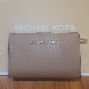 NWT MICHAEL KORS Jet Set Wallet
